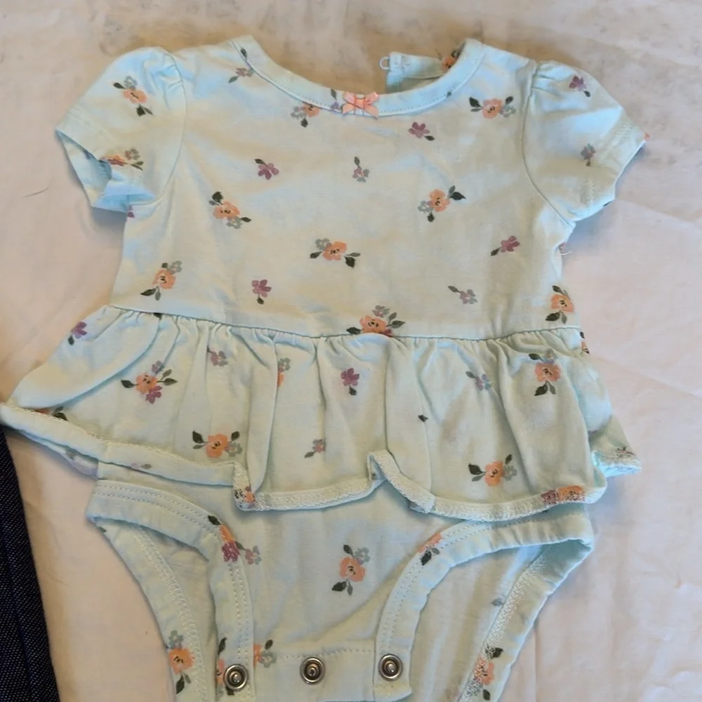 Carters bundle of three size 3 months baby girl outfits. All in GREAT CONDITION